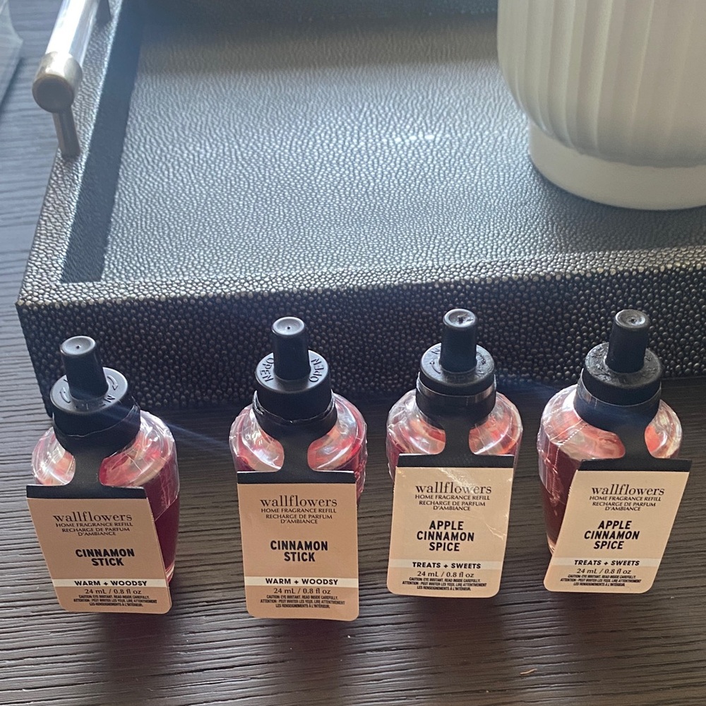 NWT set of 4 Wallflower Cinnamon & Apple cinnamon spice  Refills